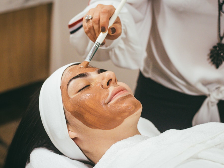 Makeup for Sensitive Skin: Ingredient Avoidance and Gentle Removal