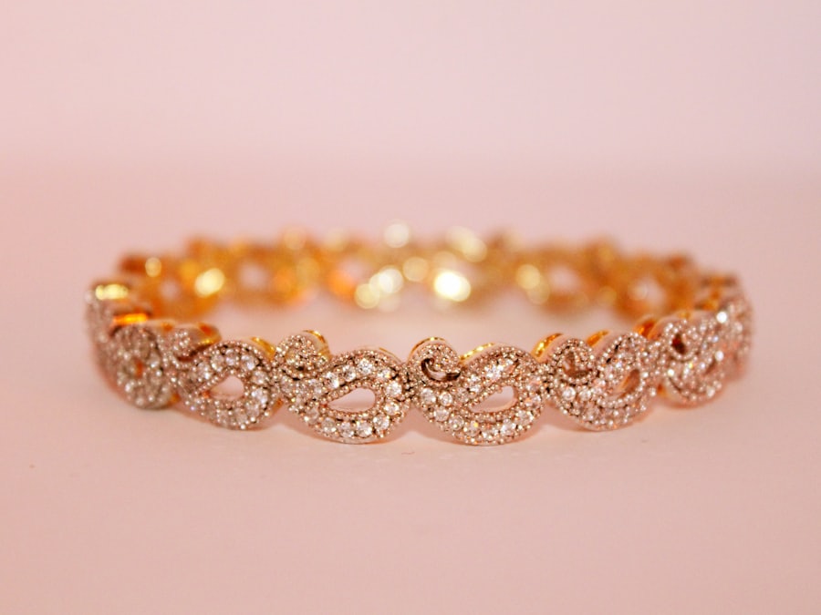 Stacking Bracelets and Bangles: Width Ratio, Material Mix and Wear Noise