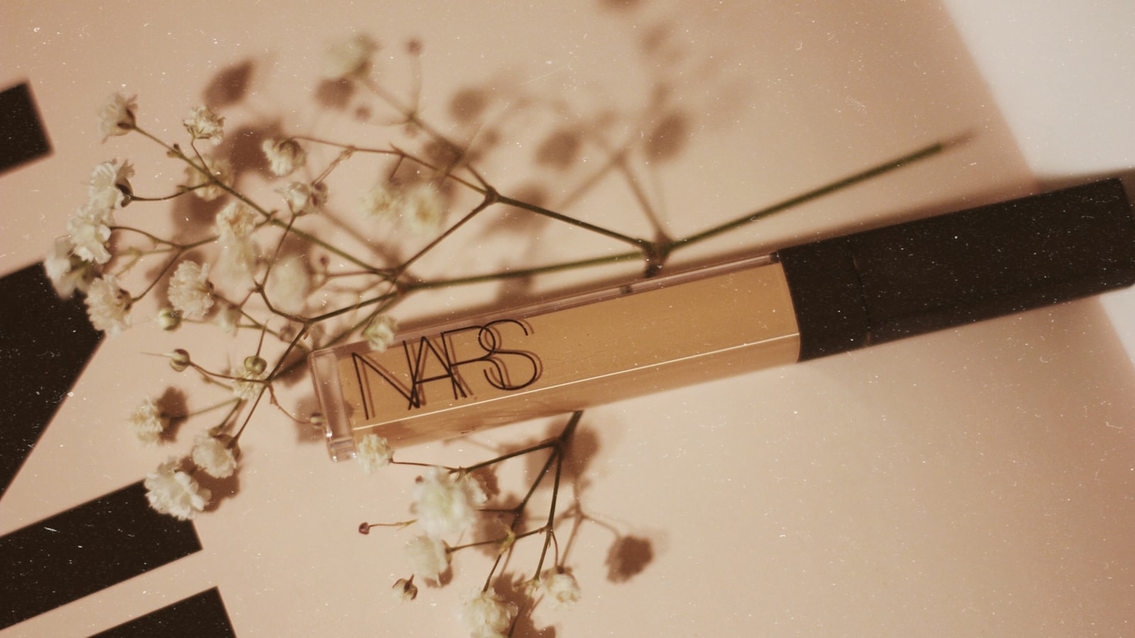 Skin Chemistry: Why the Same Perfume Behaves Differently on Different People