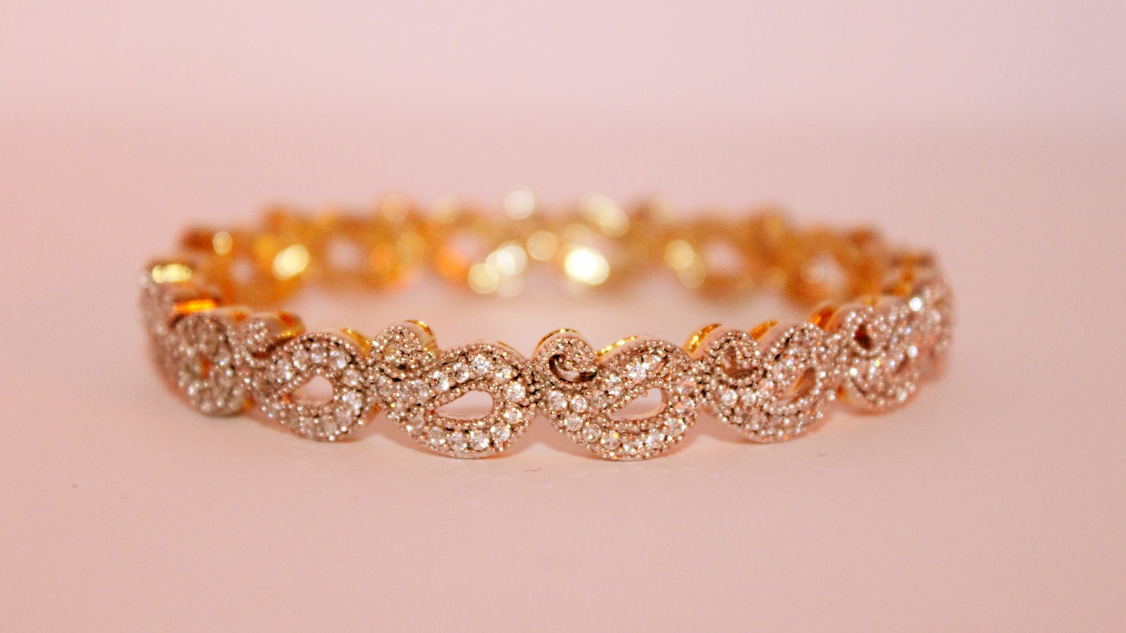 Stacking Bracelets and Bangles: Width Ratio, Material Mix and Wear Noise
