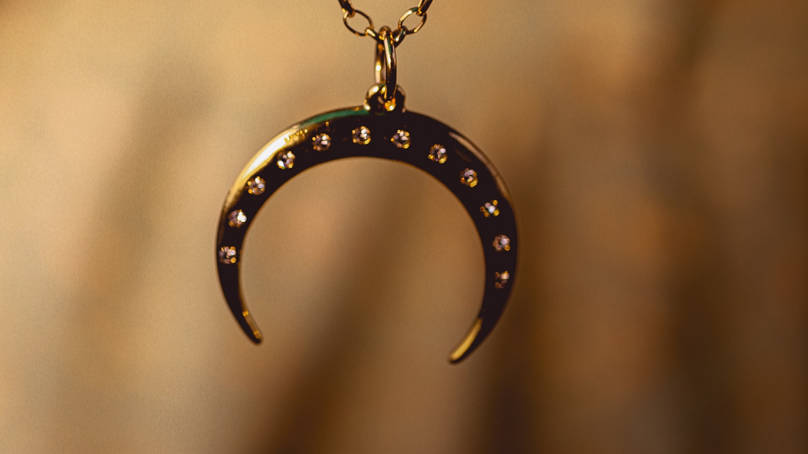 Earrings and Face Shape: Studs, Threads, Hoops and Tassels, Plus Weight and Back Material